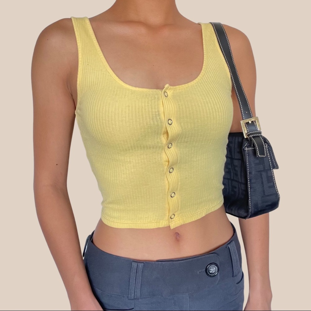 💛 Yellow crop top 💛